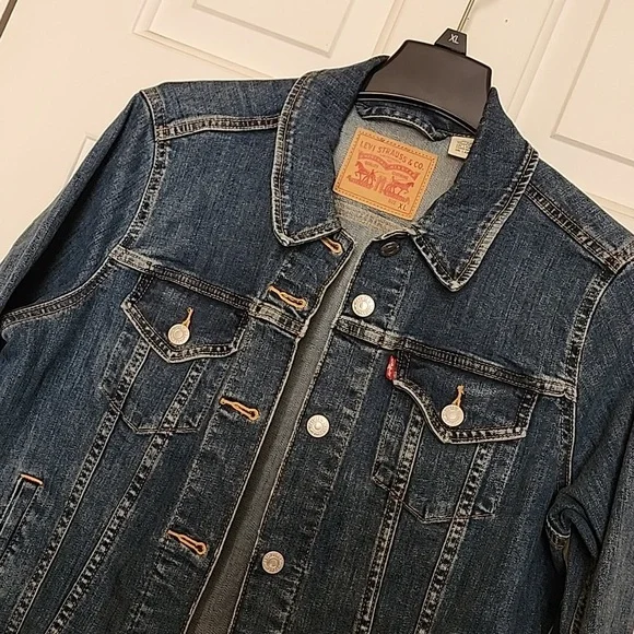 Levi's Trucker Style Denim Jacket - Picture 2 of 13